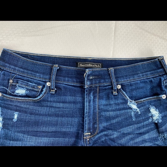 Abercrombie & Fitch•Distressed Rolled Hem Denim Women’s Shorts,Size 27/2, EUC - Picture 4 of 11